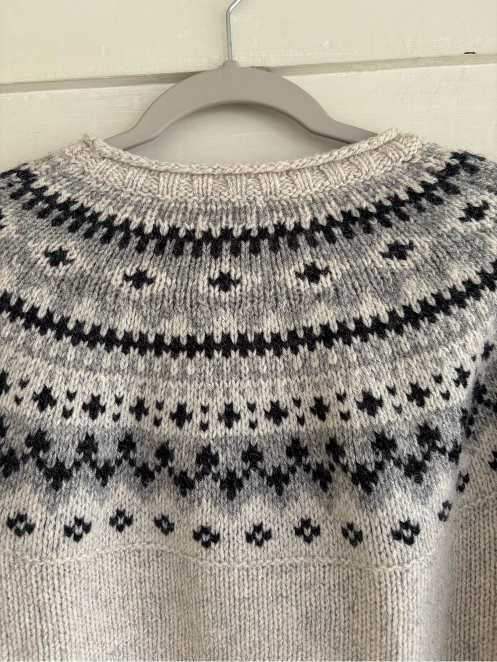 L.L. Bean Fair Isle Heather Gray and Cream Nordic Yoke Wool Crewneck Sweater M - Picture 12 of 16